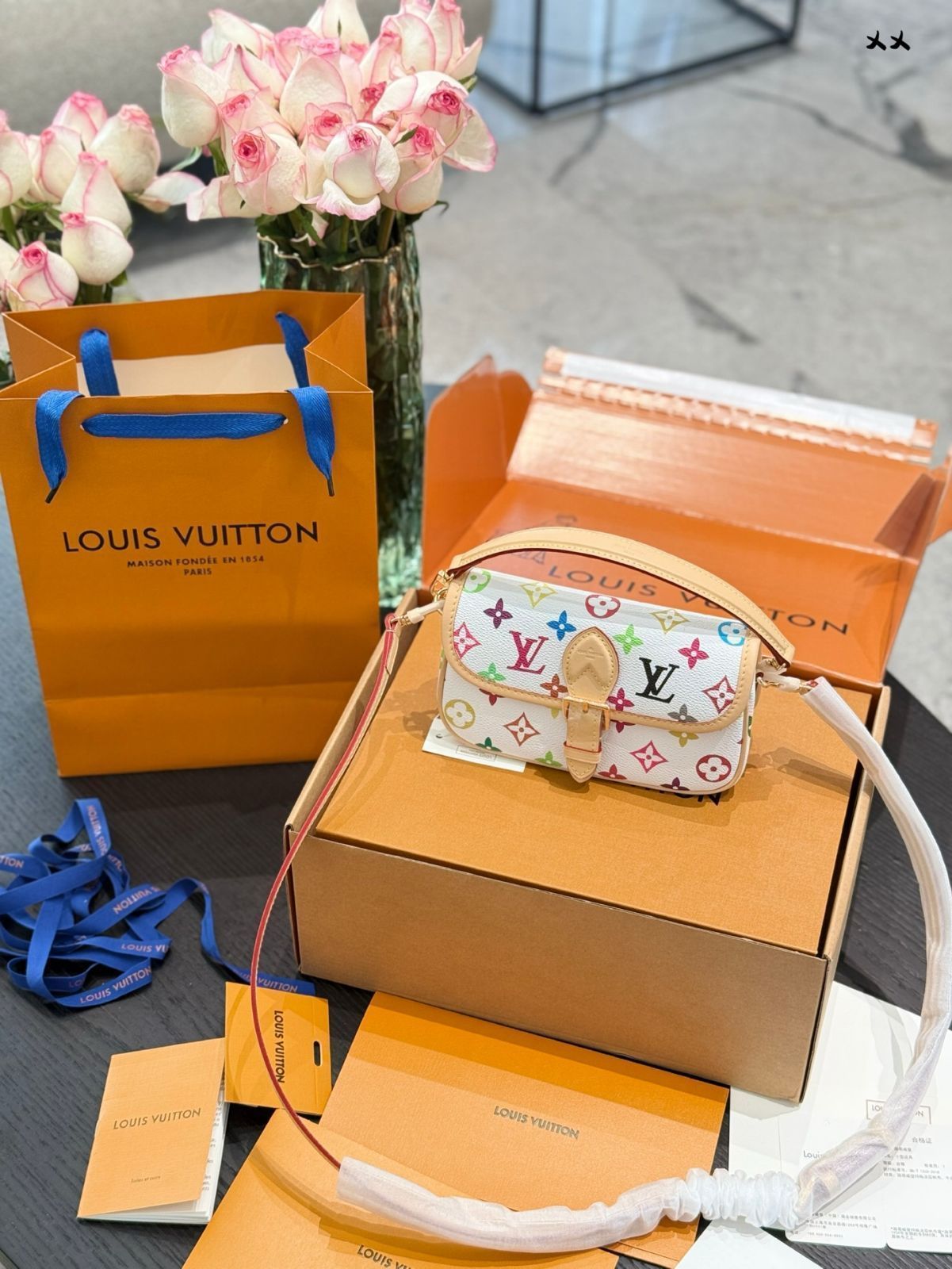 【今日特価】LV x Murakami Takashi Nano Diane White Multicolored Baguette Handbag - ルイ・ヴィトン × 村上隆 ナノ ダイアン ホワイト マルチカラー バゲット ハンドバッグ-WTO輸入1