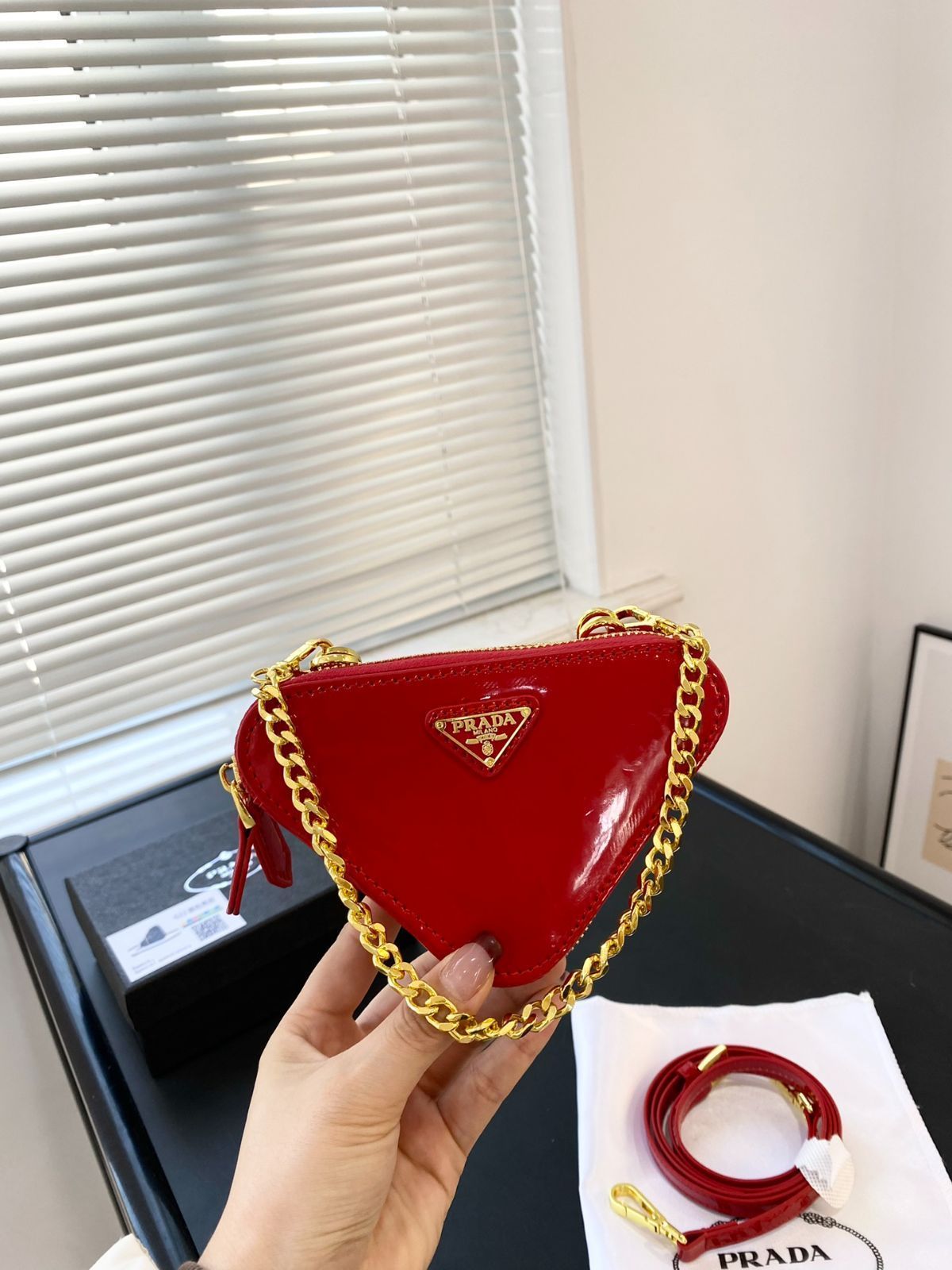 PRADA プラダ 三角リップバッグ(ボックス付き) -WT0輸入