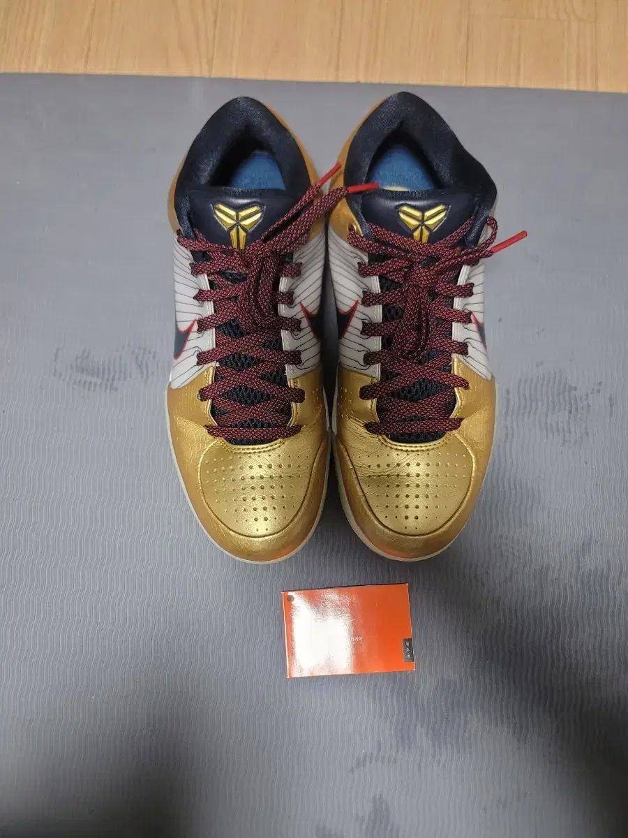 260 コービー4 メタリック GOLD