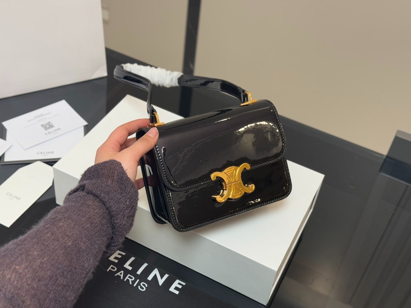 [Celine] トリオンフ ラミネートレザー アンダーアームバッグ - 折り畳みボックス付き | セリーヌ レディースバッグ[本日特価|新品未使用品]