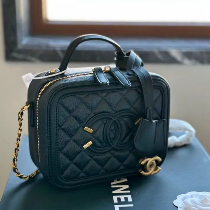 本日の特売CHANEL シャネル ショルダーバッグ