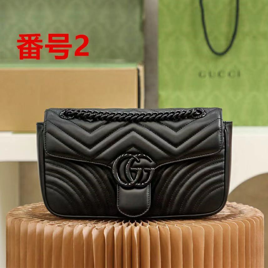 大人気の GUCCI GGマーモント キルティング スモールショルダーバッグ
