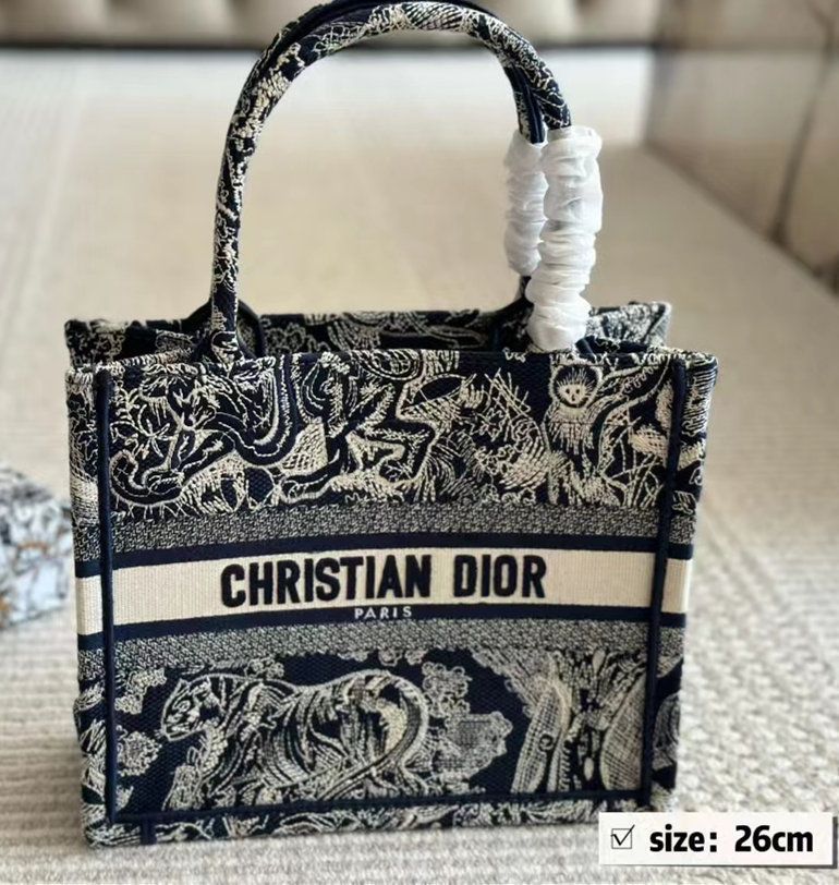 【良品】DIOR BOOK TOTE トートバック