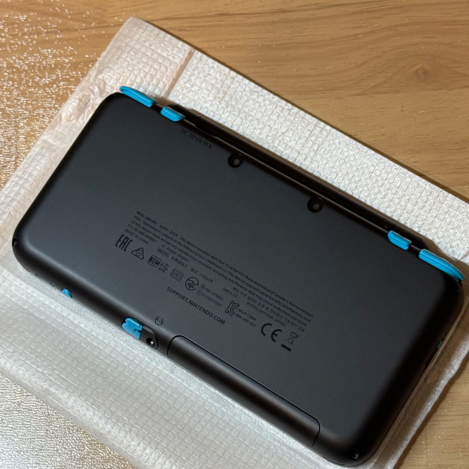 ★未使用品★極美品Newニンテンドー2DS LLブラック×ターコイズ生産終了　訳 6-065【未使用級】Newニンテンドー2DS LL ブラック×ターコイズ 箱付き