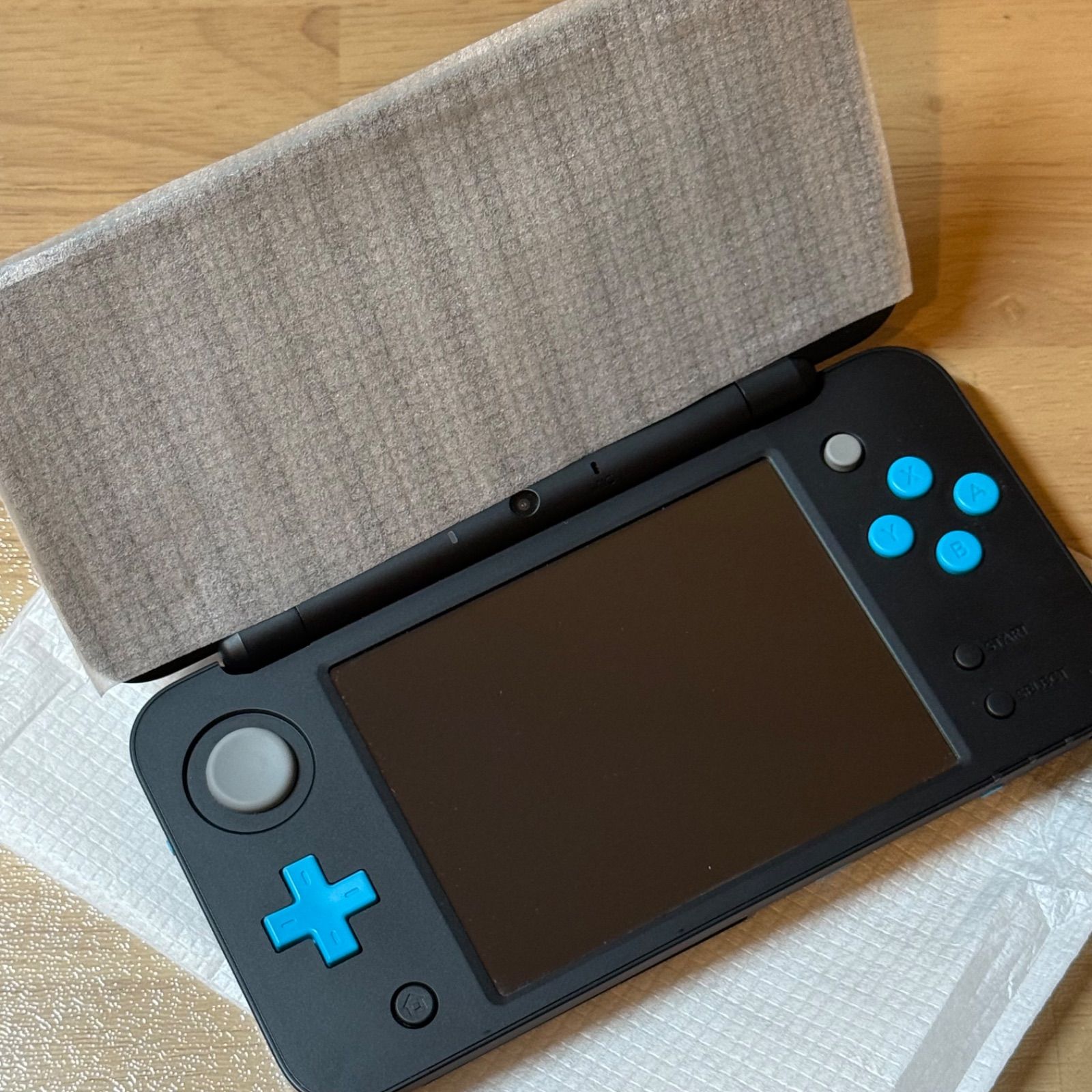 6-065【未使用級】Newニンテンドー2DS LL ブラック×ターコイズ 箱付き