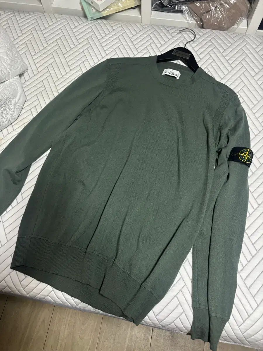 STONE ISLAND ストーンアイランド ニット 21fw 百貨店購入 (状態良し)