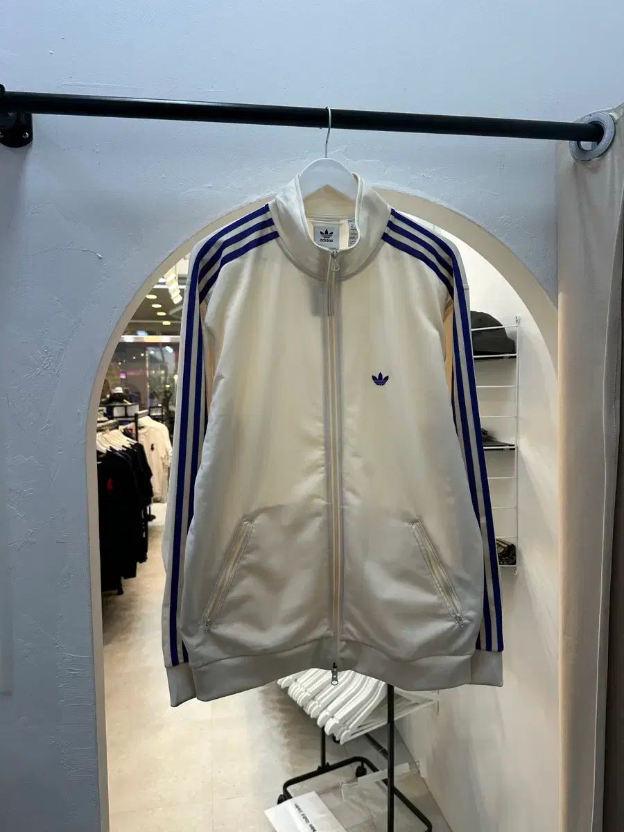 アディダス BECKENBAUER アイボリー トラックジャージ