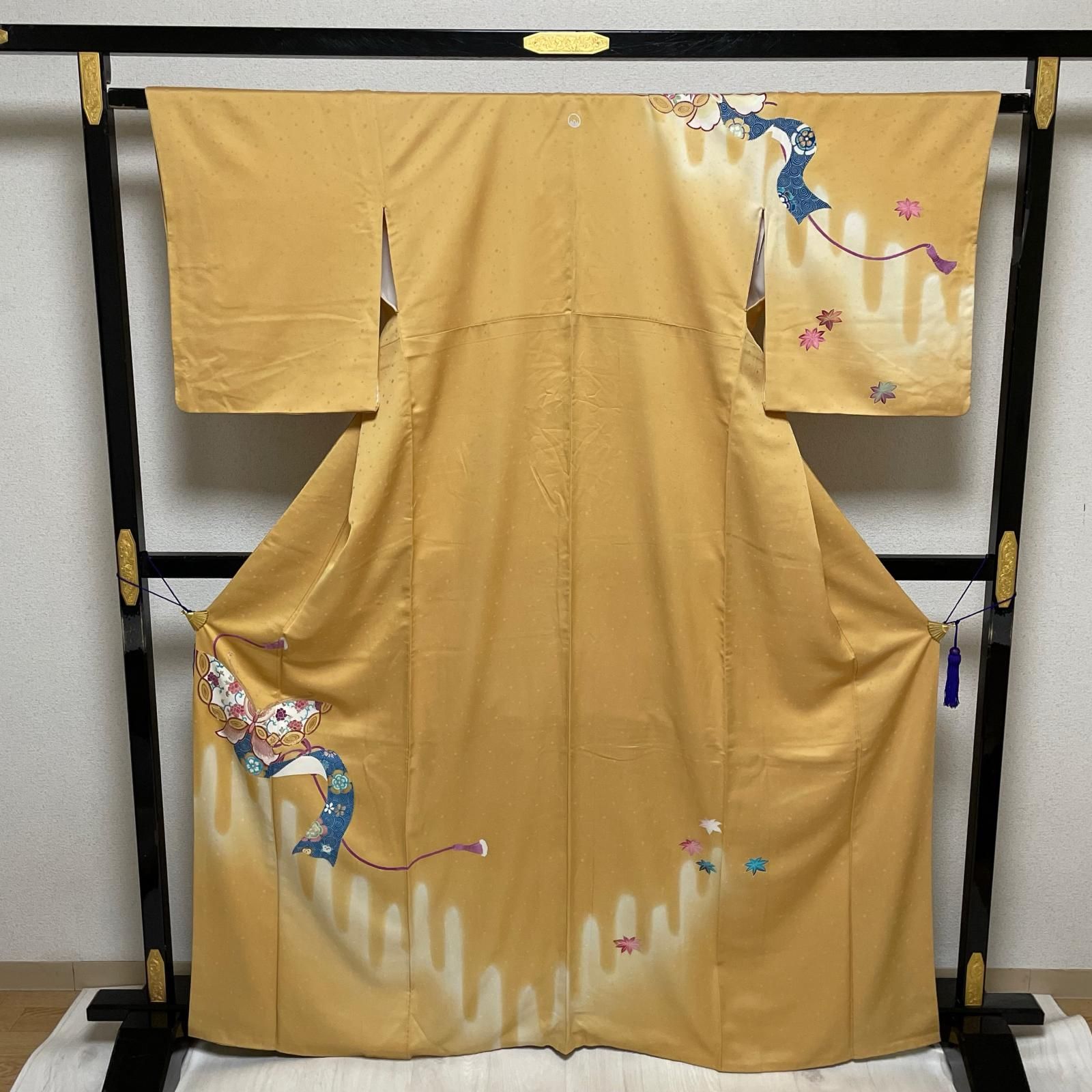 付下げ 大胆な蝶の染め 鮮やか 着物 正絹 一つ紋 X-3731