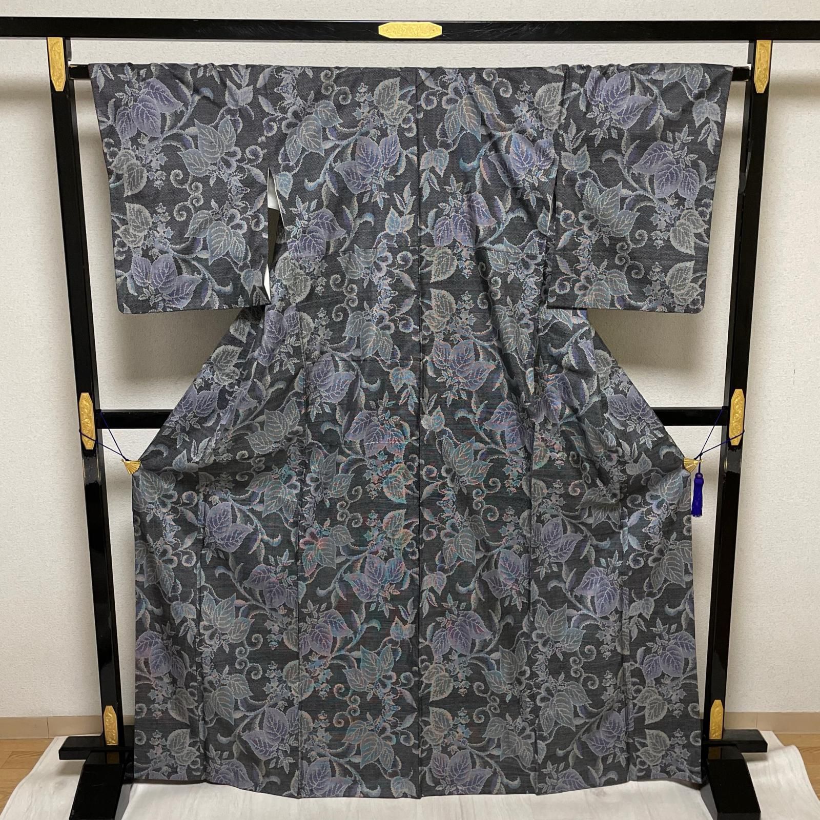 本場大島紬 桐唐草 着物 正絹 X-3740