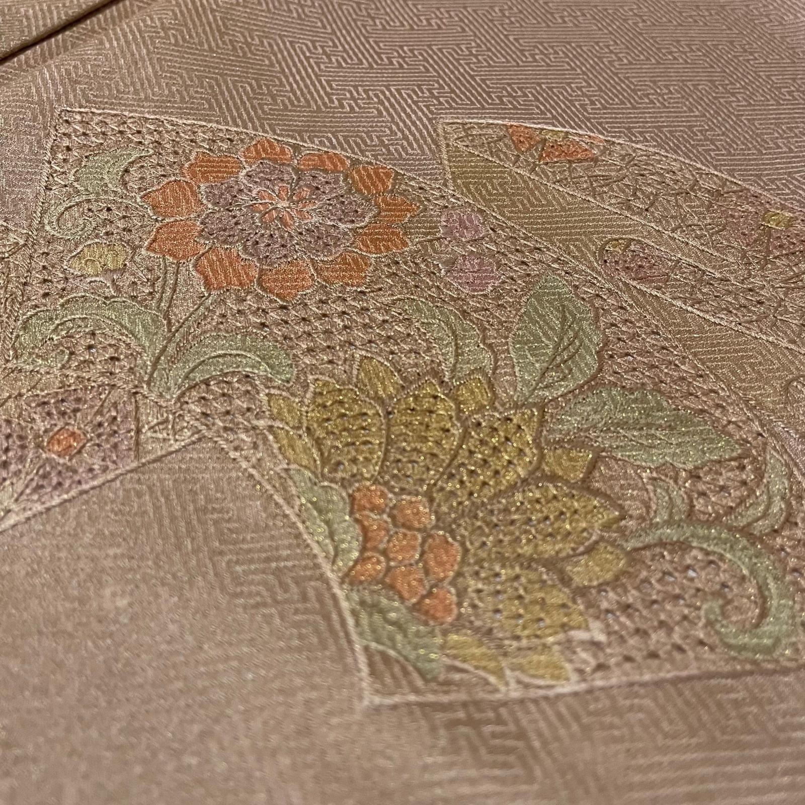 付下げ 刺繍 金彩 地紙に花模様 着物 正絹 一つ紋 X-3783