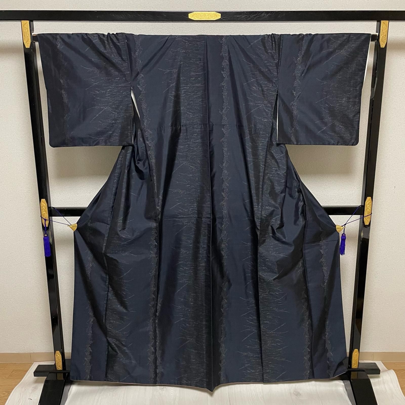 本場大島紬 藍泥染 裄67 草花の細かな絣柄 着物 正絹 X-3784 - メルカリ
