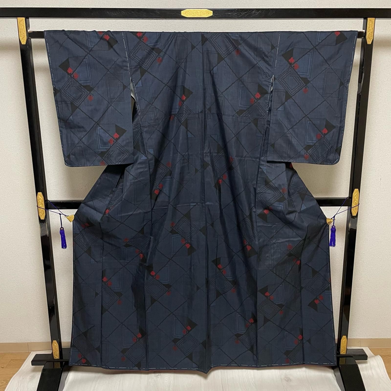 恵絹織物 本場奄美大島紬 素敵な絣柄 証紙付き 着物 正絹 X-3785 