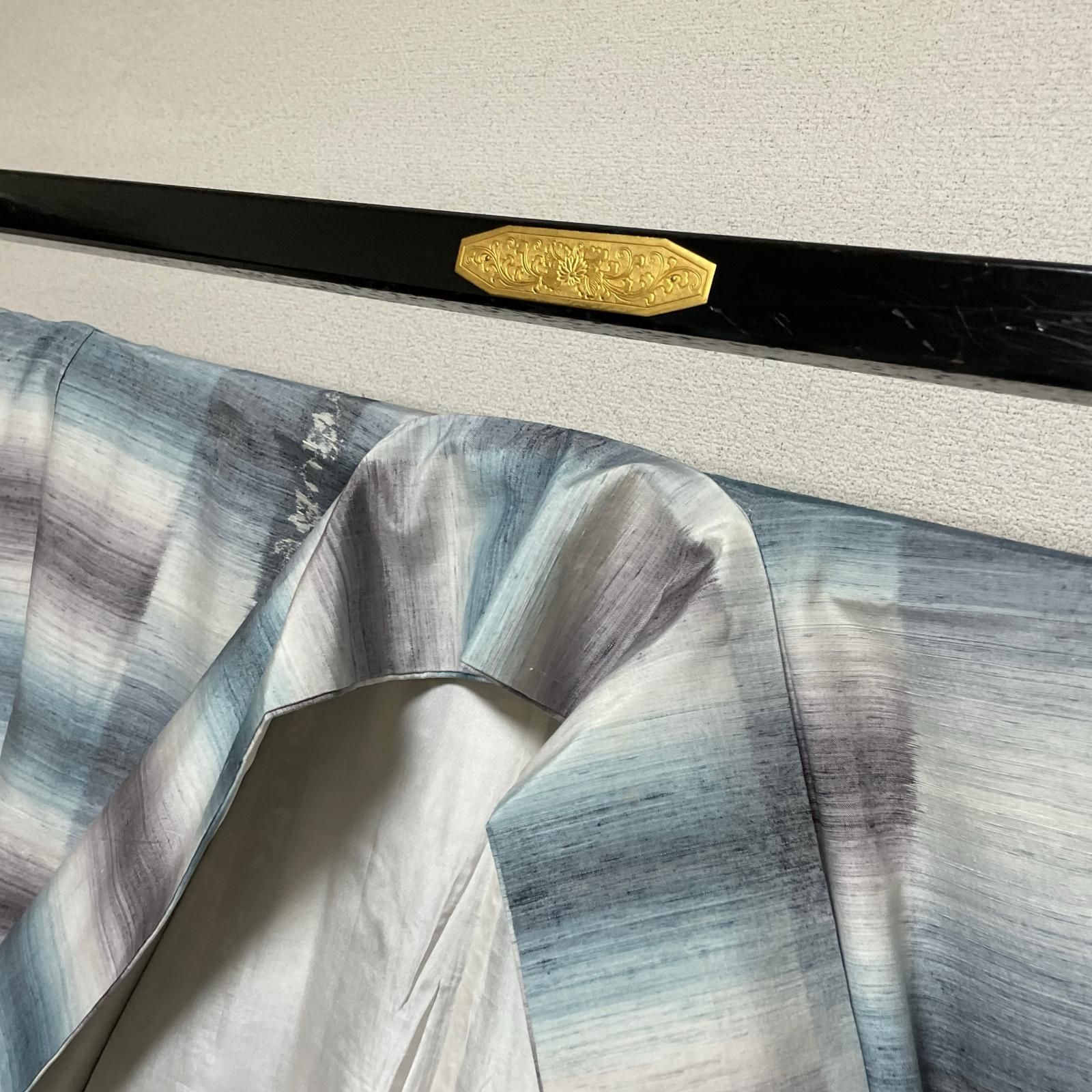 真綿紬 裄67 縞に花模様 蔦唐草 着物 正絹 X-3810 - メルカリ