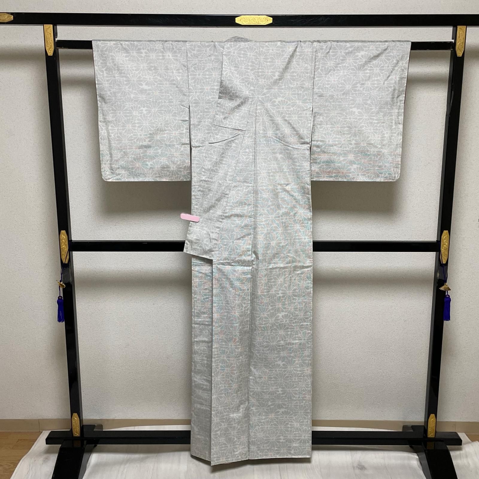 本場大島紬 白大島紬 菊尽くし 証紙付き 着物 正絹 X-3815 - メルカリ