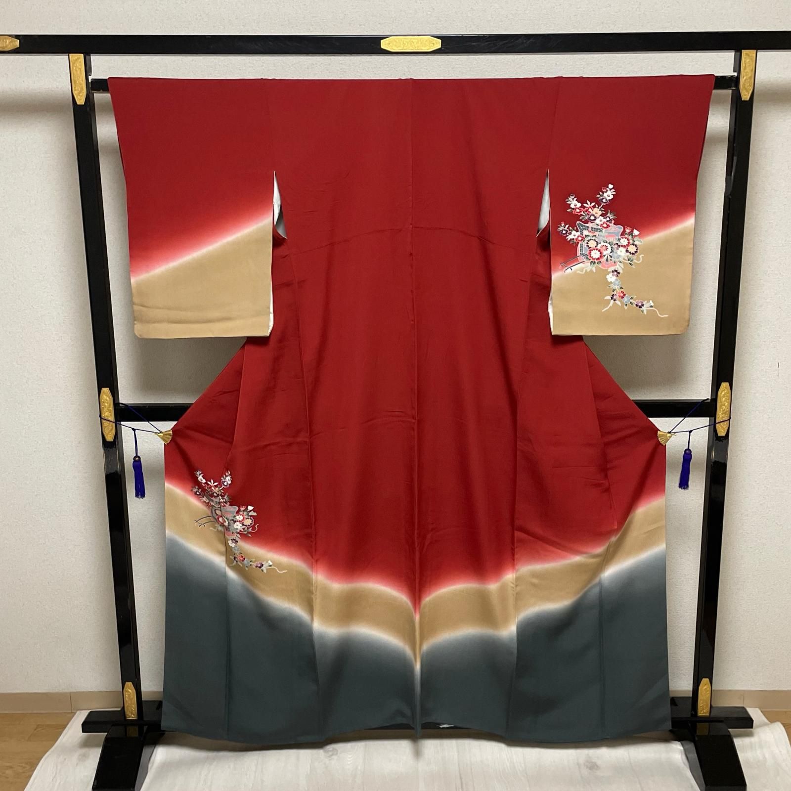 付下げ 鮮やかな染め 御所車に花模様 着物 正絹 X-3704