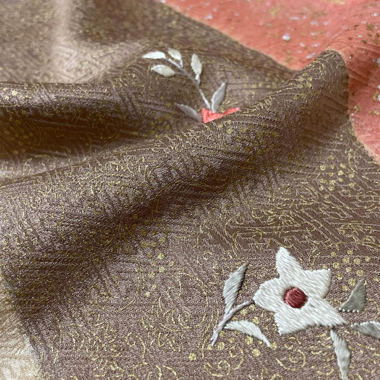 付下げ 裄66 トールサイズ 刺繍の花模様 細かな染め 着物 正絹 X-3716