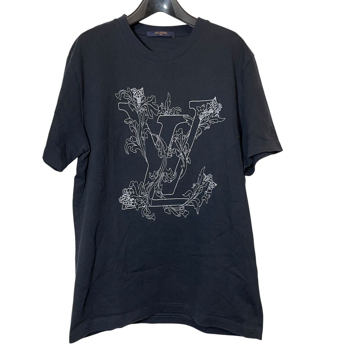 【中古】LOUIS VUITTON ルイ・ヴィトン LVフラワー エンブロイダリーTシャツ RM202 NPL HJY68W サイズM ブラック 半袖 26005475 RD