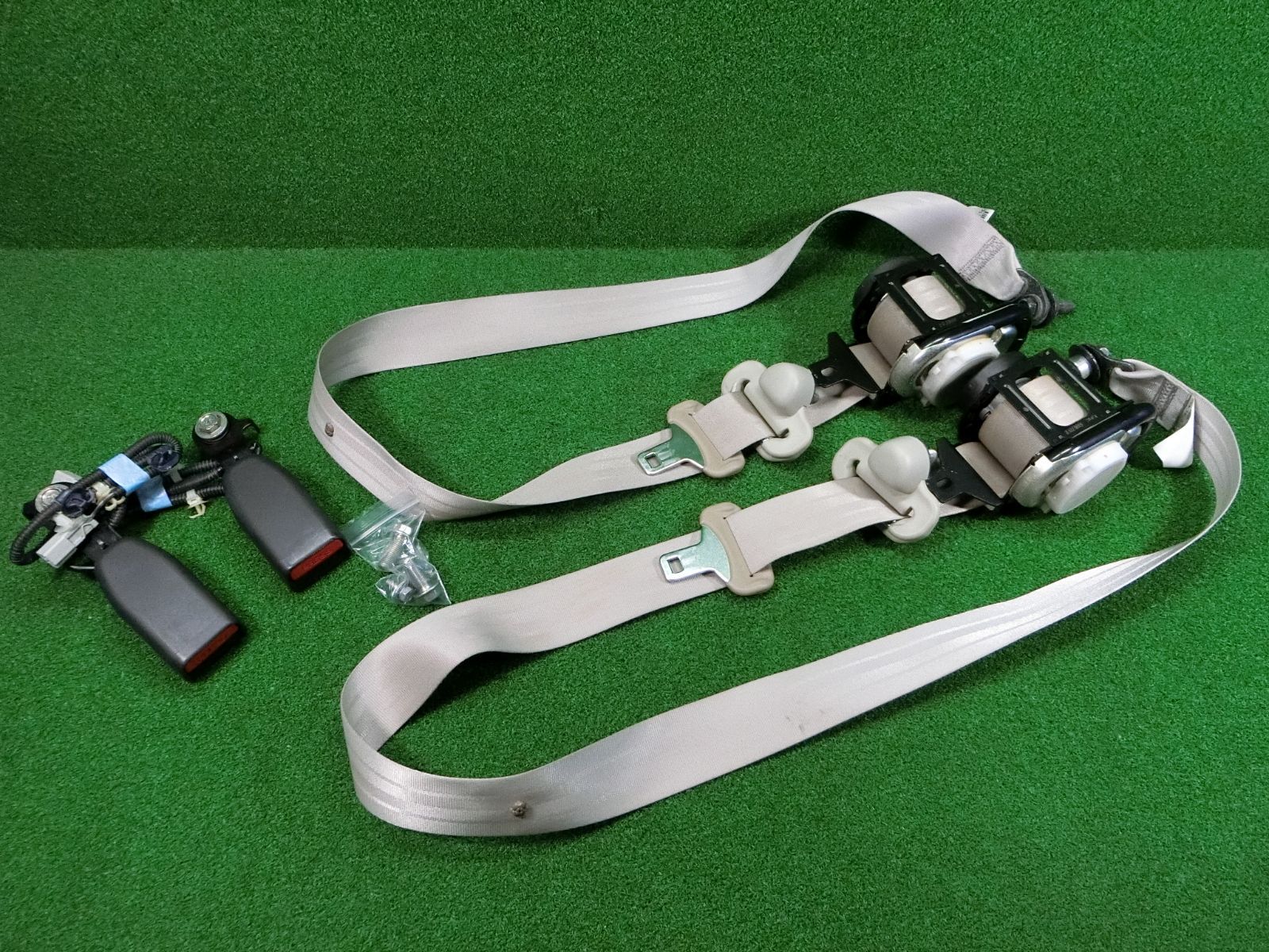 [16344] 送料無料 ホンダ N-BOX JF1 フロント シートベルト 左右セット キャッチ 6227518 6227519