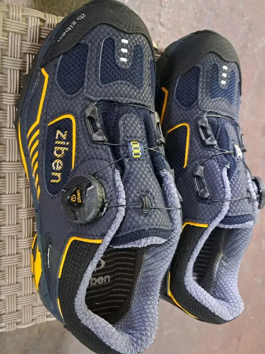ZIBEN ダイアル安全靴 240