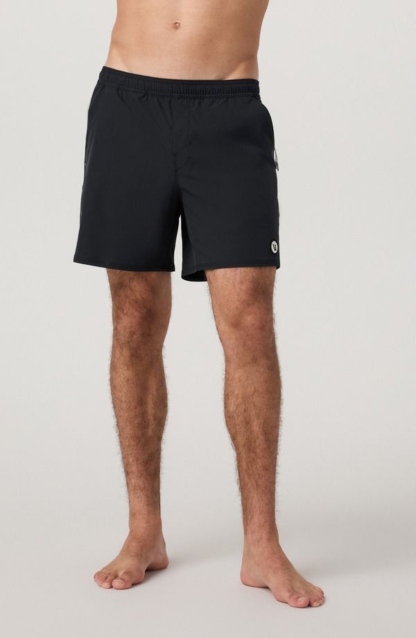 ビュオーリ メンズ 水着 ハーフパンツ・ショーツ ショートパンツ Vuori Maverick Lined Hybrid Volley Shorts Black ブラック