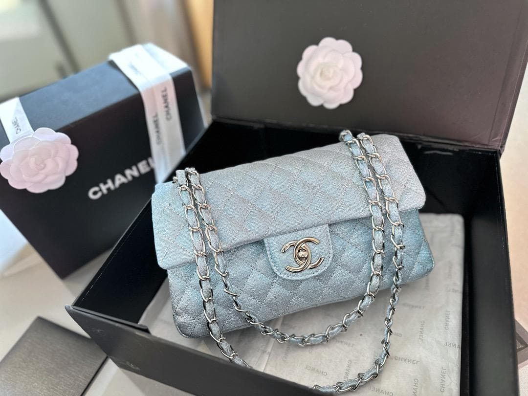 CHANELシャネル パールグロス ブルー チェーンバッグです