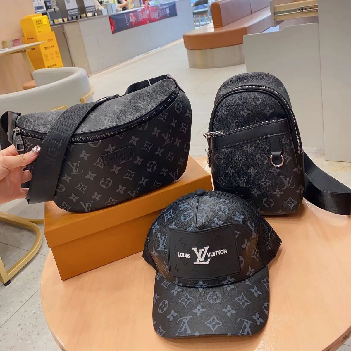送料無料 LOUIS VUITTON ルイヴィトン メンズ ボディーバッグ ウエストポーチ 帽子 3点セットバッグ