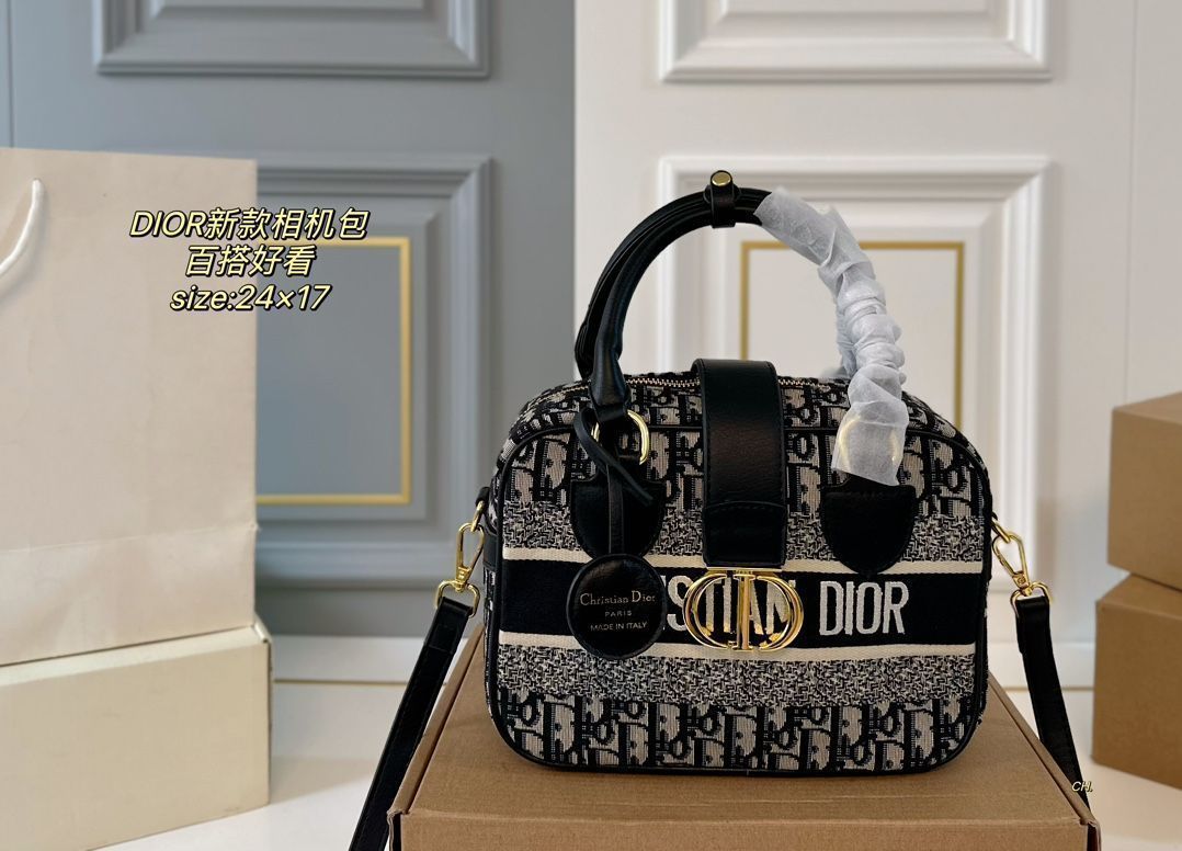DIORディオールの新作カメラバッグ、ハンドバッグ、、、バックパック、ウエストポーチ、小銭入れ、手首バッグ、旅行バッグ、財布、ショルダーバッグ