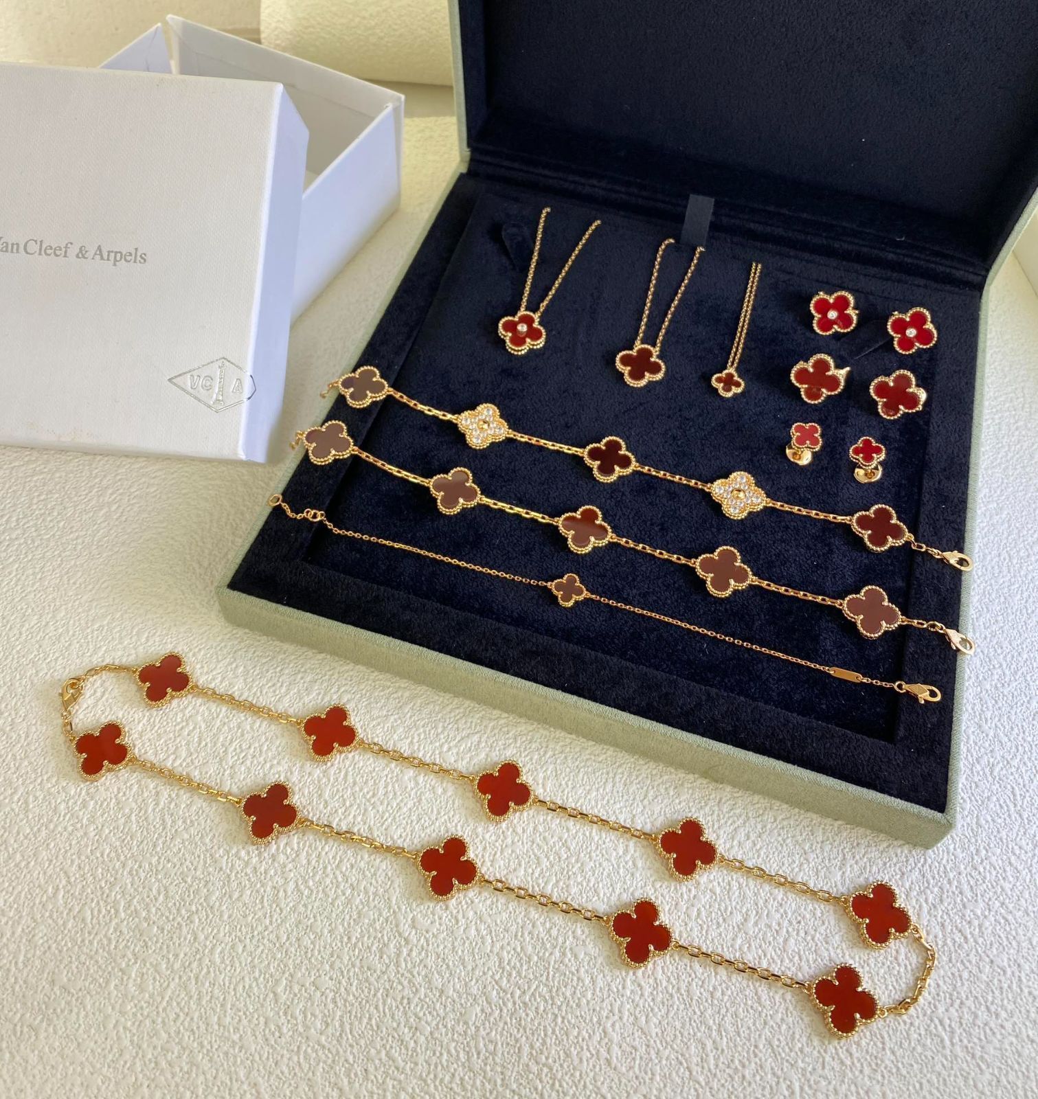 [Van Cleef & Arpels] ヴァン クリーフ＆アーペル VCA 赤い四つ葉のクローバー シリーズ リアルショット｜本日限定特価｜新品未使用