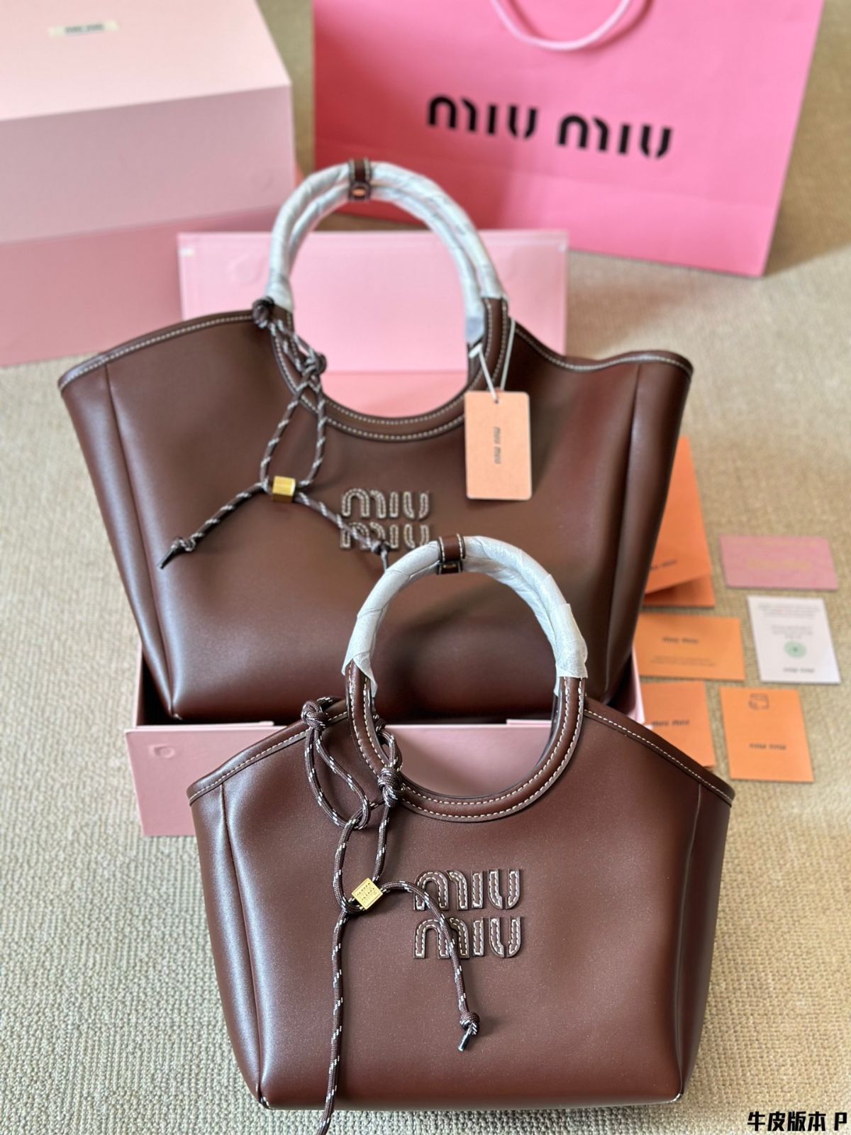 MiuMiu Aventure餃子バッグ/ハンドバッグ、リュック、小銭入れ、手首バッグ、肩バッグ、