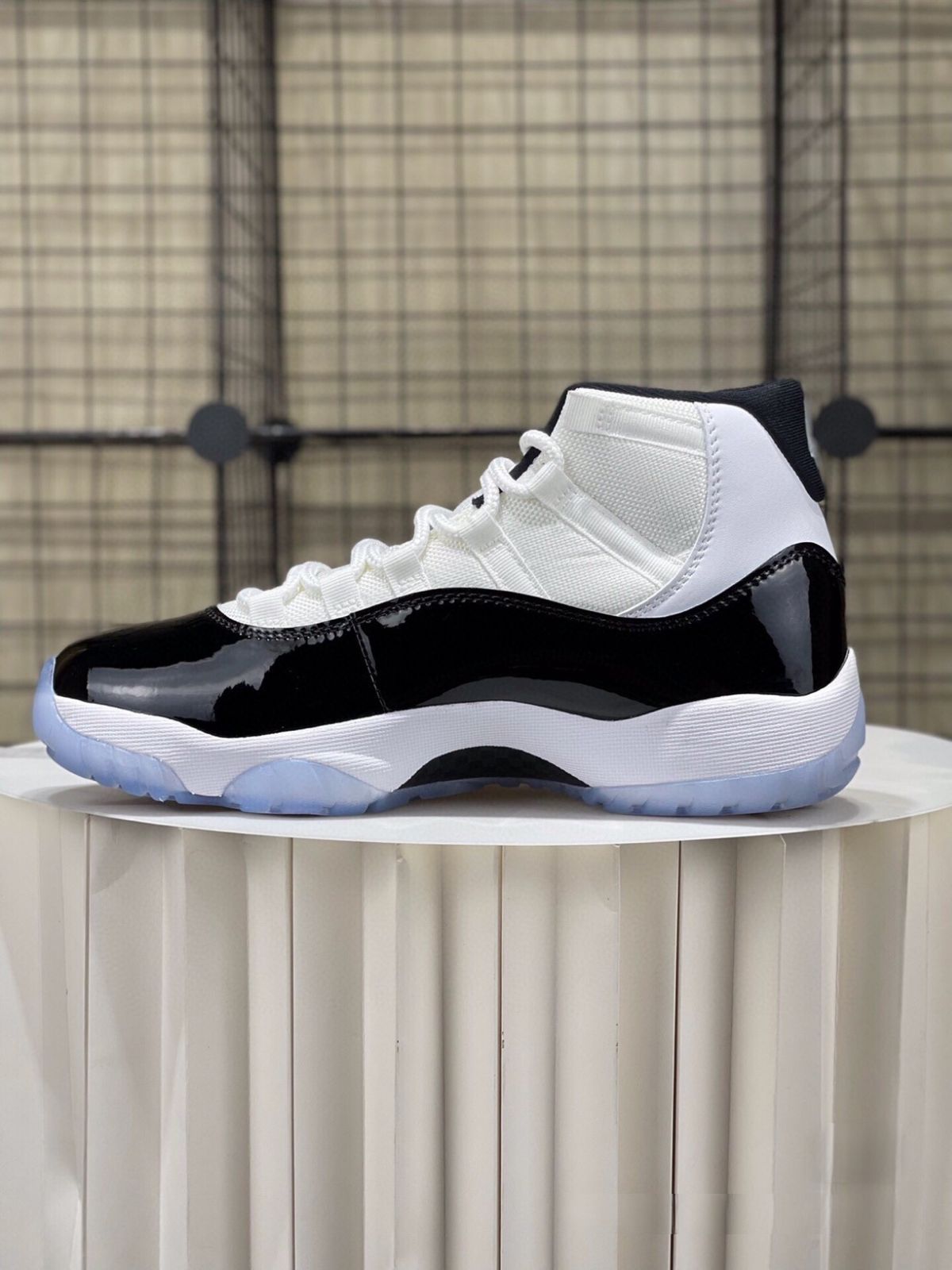 お値下げしました??即購入?? ナイキ NIKE AIR JORDAN 11 RETRO 378037-100 スニーカー 男女兼用 お値下げしました??即購入?? ナイキ NIKE AIR JORDAN 11 RETRO 378037-100 スニーカー 男女兼用