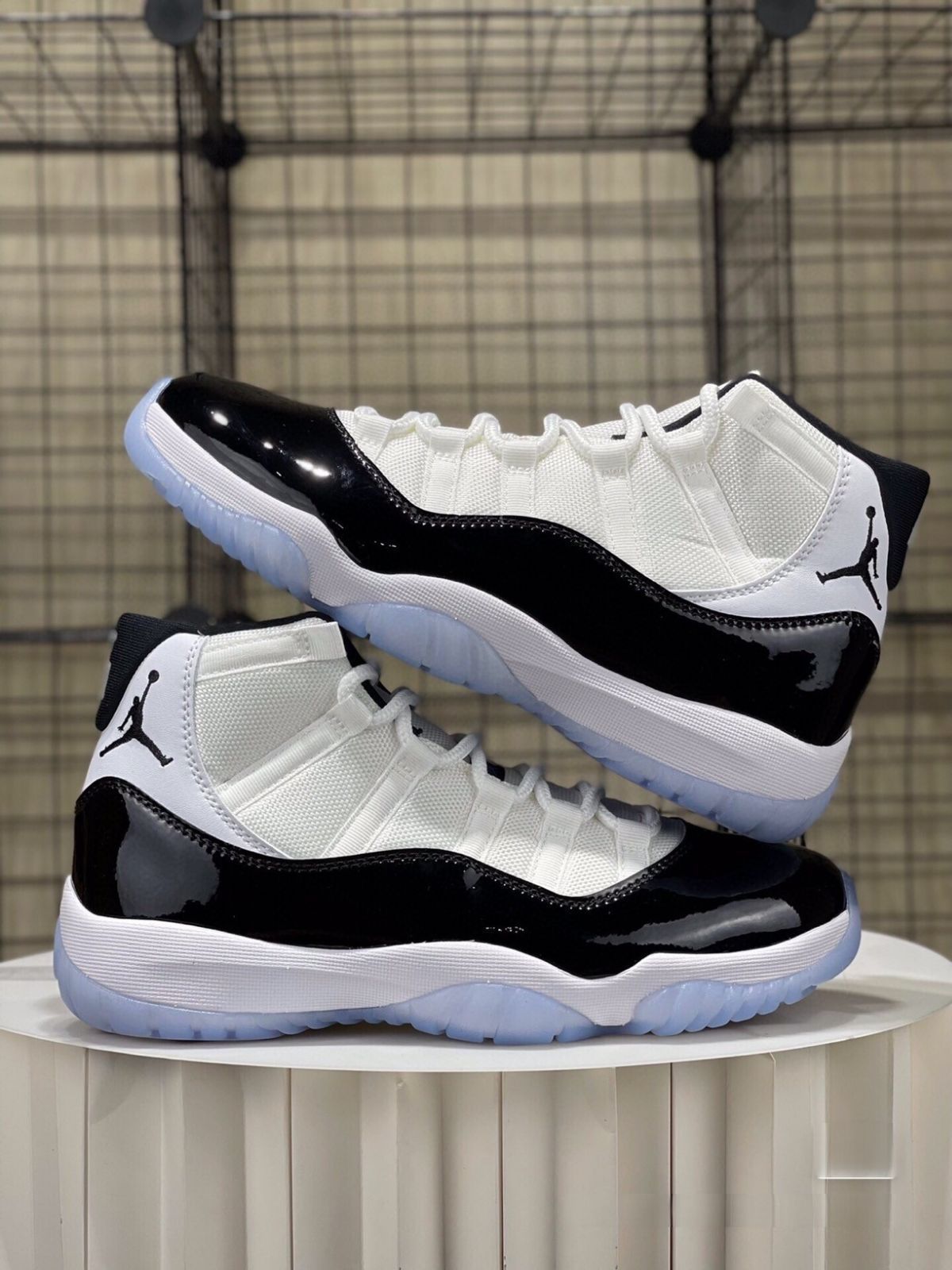 お値下げしました??即購入?? ナイキ NIKE AIR JORDAN 11 RETRO 378037-100 スニーカー 男女兼用 お値下げしました??即購入?? ナイキ NIKE AIR JORDAN 11 RETRO 378037-100 スニーカー 男女兼用