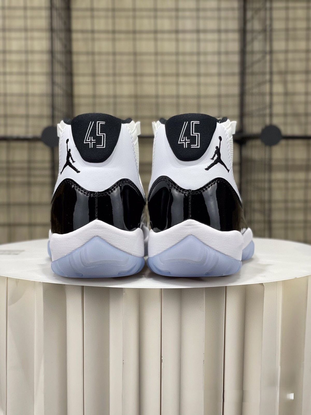 お値下げしました??即購入?? ナイキ NIKE AIR JORDAN 11 RETRO 378037-100 スニーカー 男女兼用 お値下げしました??即購入?? ナイキ NIKE AIR JORDAN 11 RETRO 378037-100 スニーカー 男女兼用