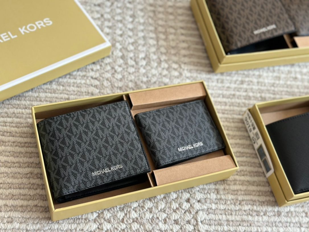 【本日限定特価】マイケルコース メンズウォレットセット ウォレット＆キーホルダー 専用ギフトボックス付き[本日特価|新品未使用品]