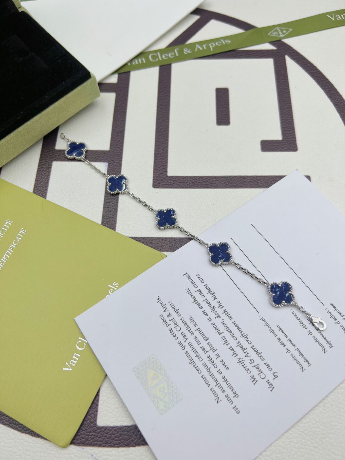 [Van Cleef & Arpels] ヴァン クリーフ＆アーペル 四つ葉のクローバー ペテライト 5 フラワー ブレスレット｜本日限定特価｜新品未使用