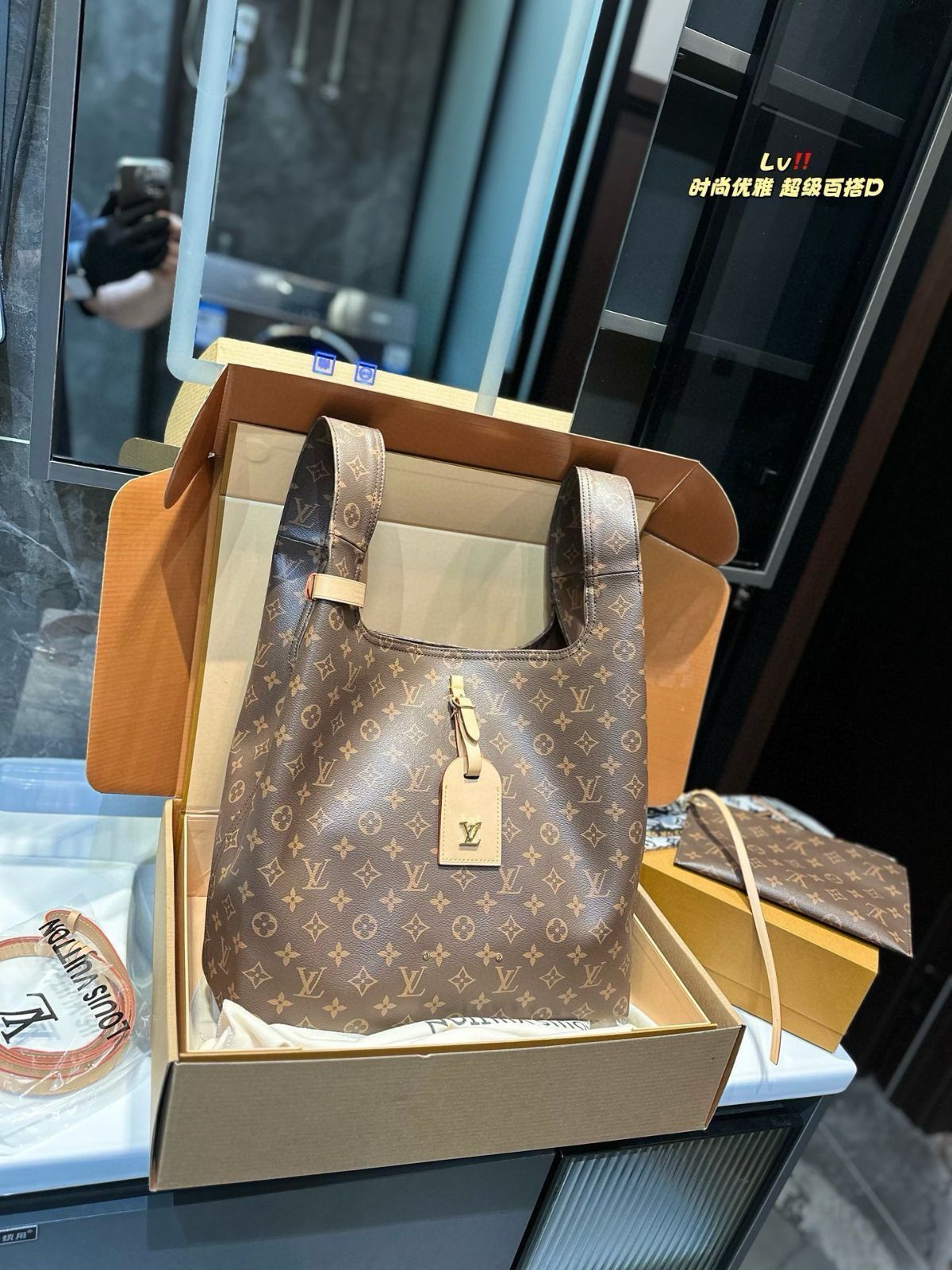 【今日特価】Louis Vuitton ルイ・ヴィトン ショーモデル Atlantis バスケットバッグ 送料無料 限定セール価格！-WT0輸入