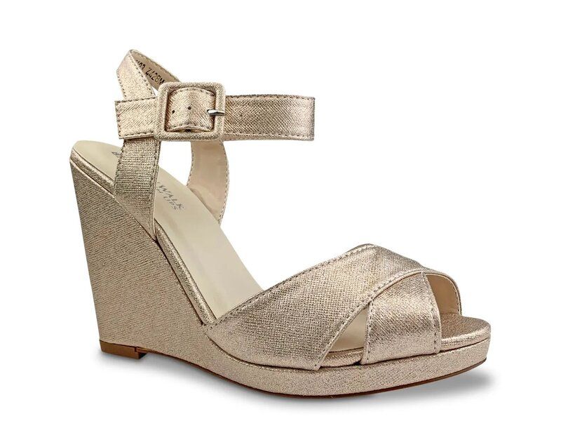 ベンジャミンウォーク レディース シューズ サンダル Touch Ups by Benjamin Walk Stormy Wedge Sandal Beige Metallic ベージュ