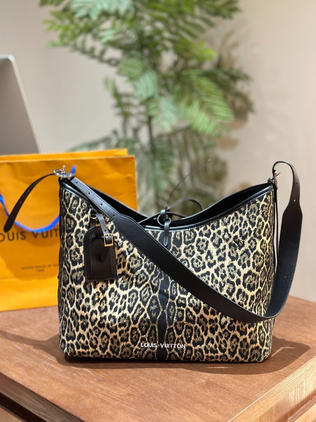 【今日特価】Leopard Print 豹紋 ショッピングバッグ！国内送料無料！限定在庫セール価格です！