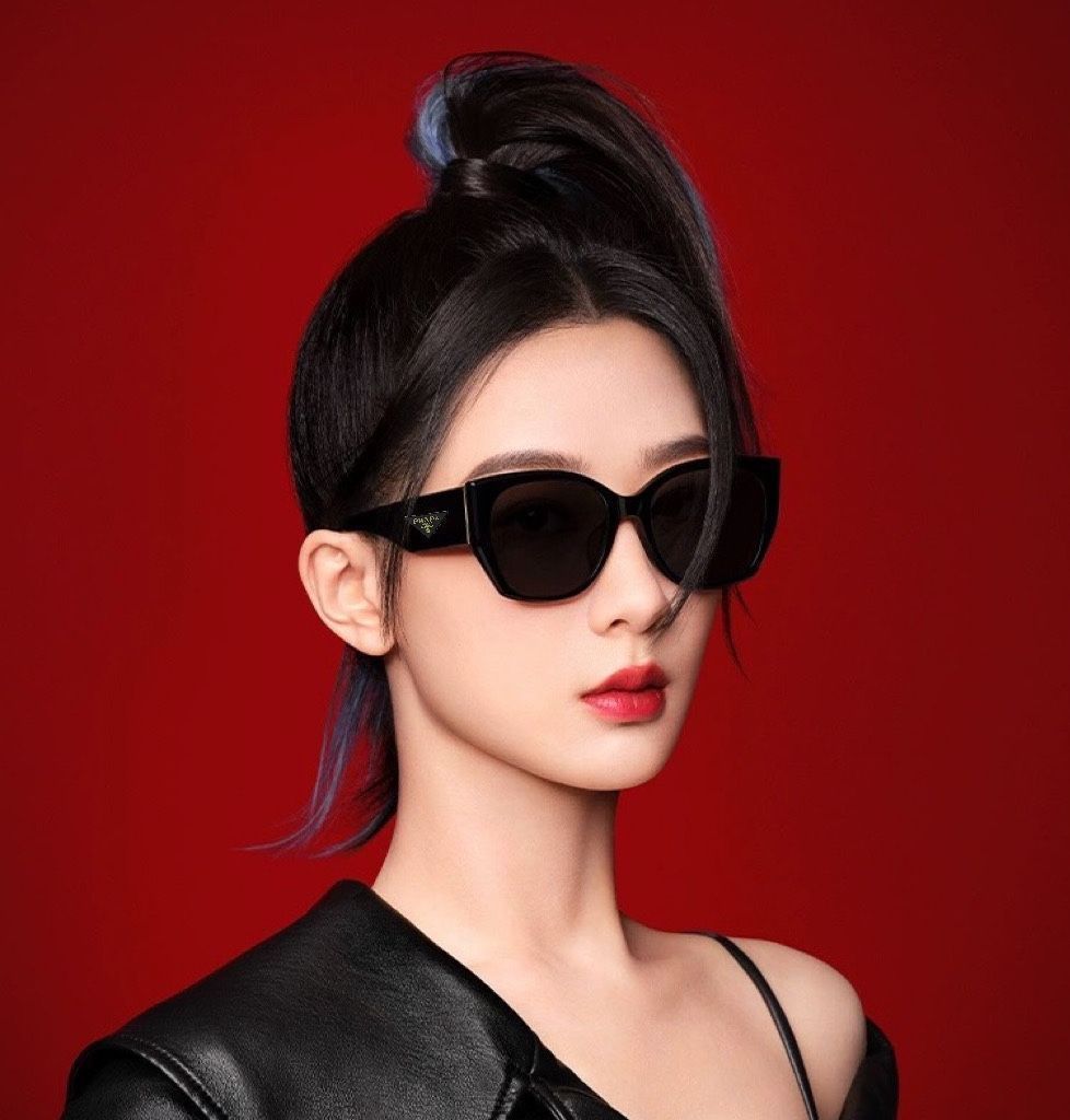 【Prada 今日限定特価!】プラダ クラシックな四角形デザインのサングラス P13555