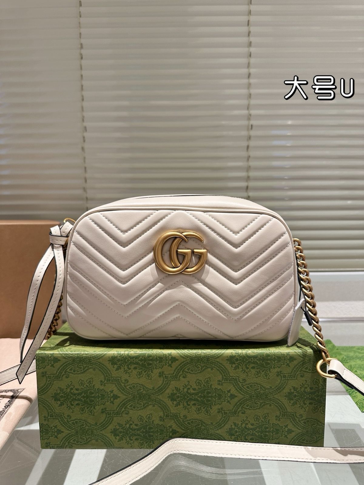 【今日特価】Gucci Marmont カメラバッグ（24cm 牛皮）