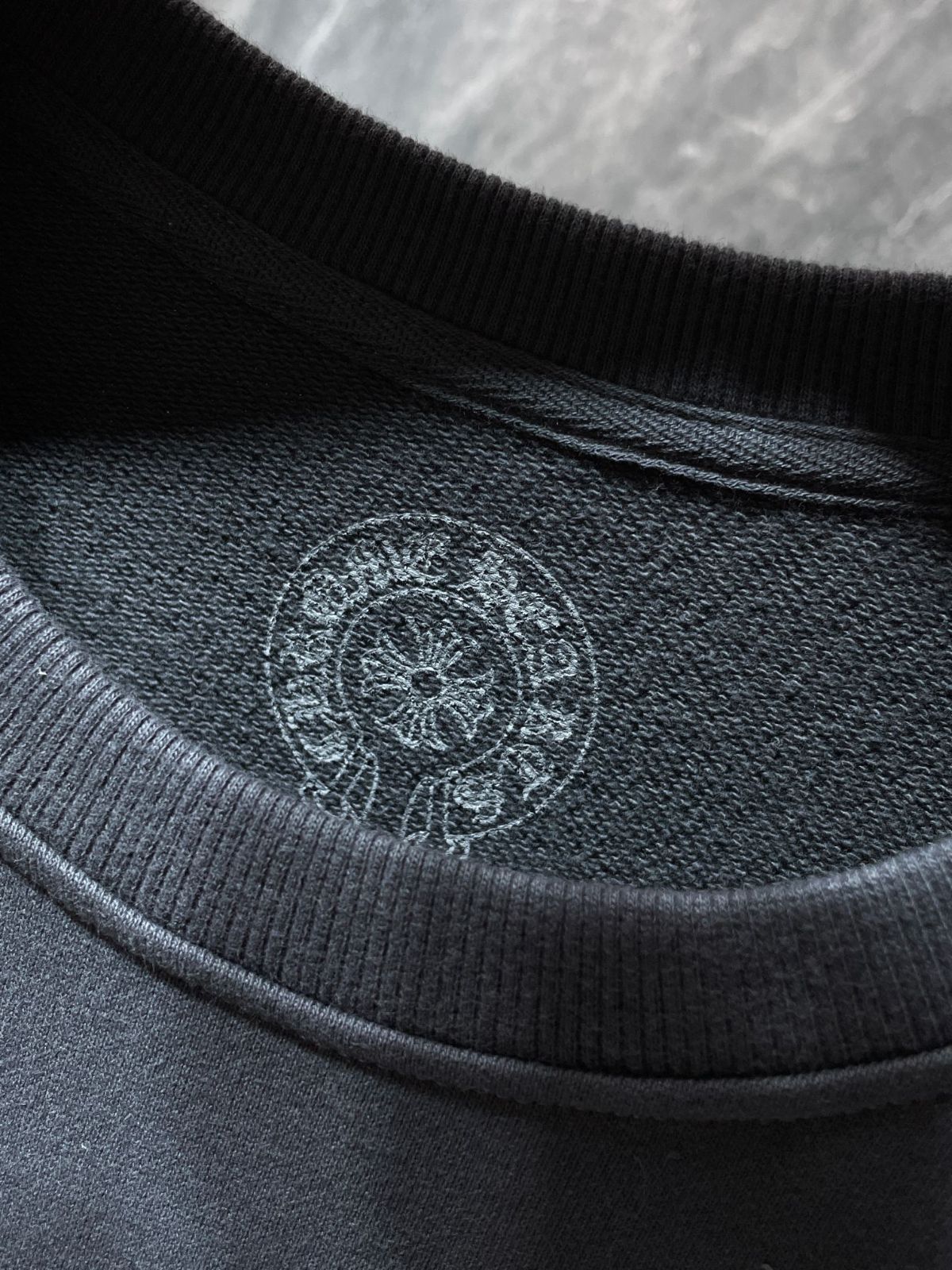 【本日限定特価】Chrome Hearts メンズ スウェットシャツ サンスクリット ホースシュー カスタムセメントグレー S-XL [本日特価|新品未使用品]