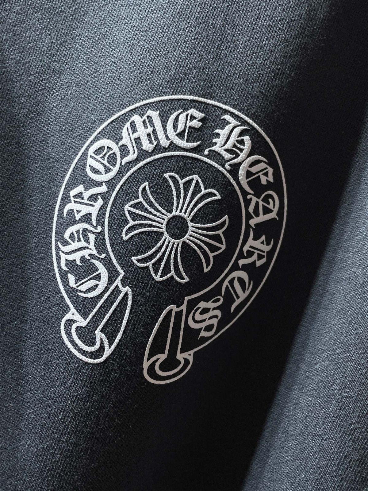 【本日限定特価】Chrome Hearts メンズ スウェットシャツ サンスクリット ホースシュー カスタムセメントグレー S-XL [本日特価|新品未使用品]