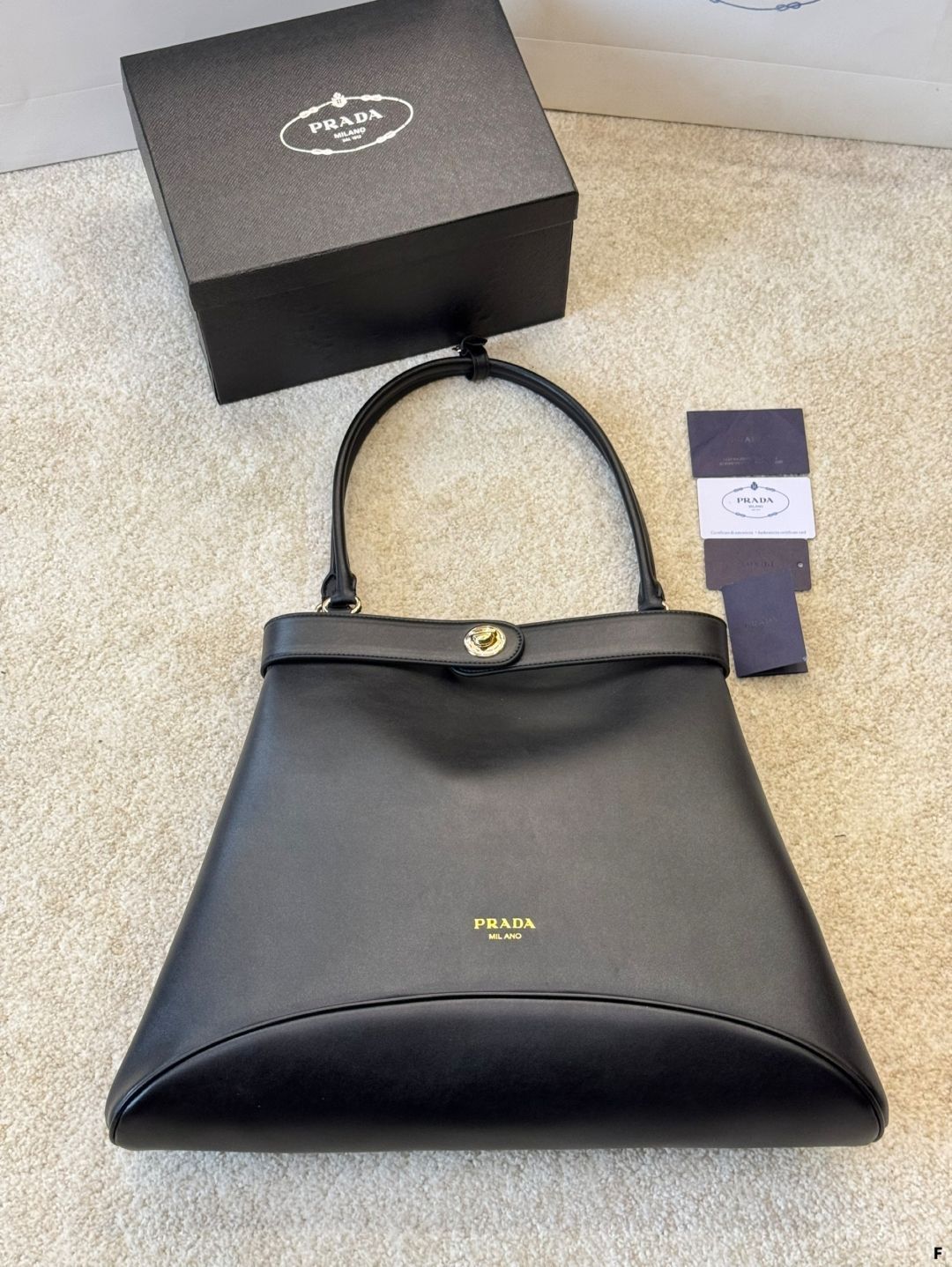 【今日特価】Prada 25 ショーコレクション ショルダーバッグ 45×30cm