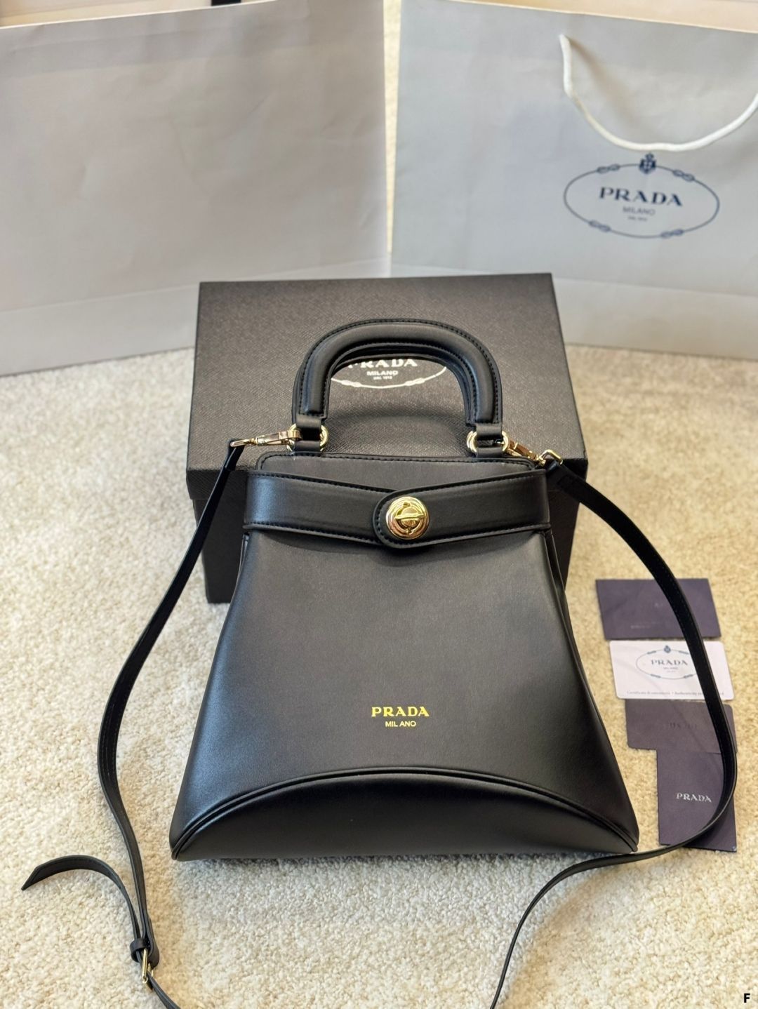 【今日特価】Prada 25 ショーコレクション ショルダーバッグ 45×30cm