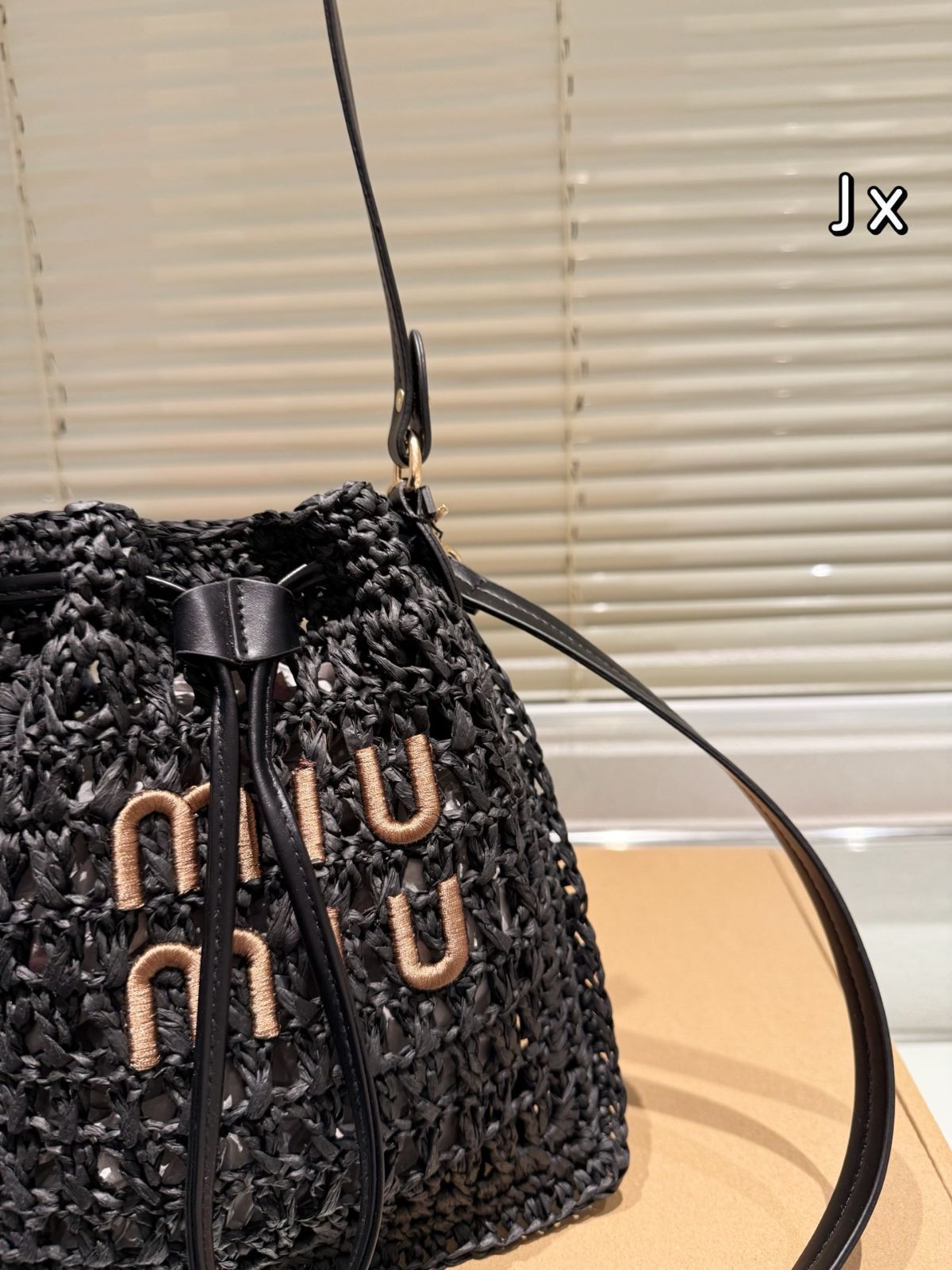 今日特価】Miu Miu Natural Tone Weave Tote ミュウミュウ ナチュラル