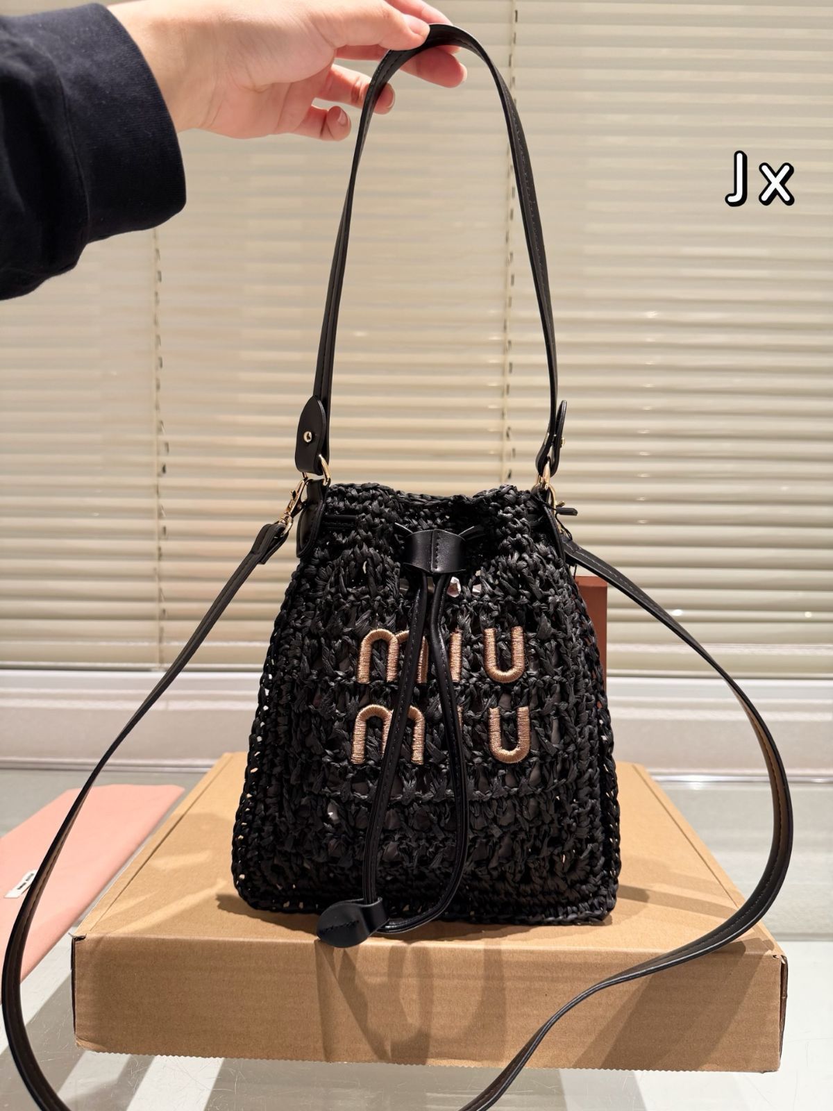 今日特価】Miu Miu Natural Tone Weave Tote ミュウミュウ ナチュラル