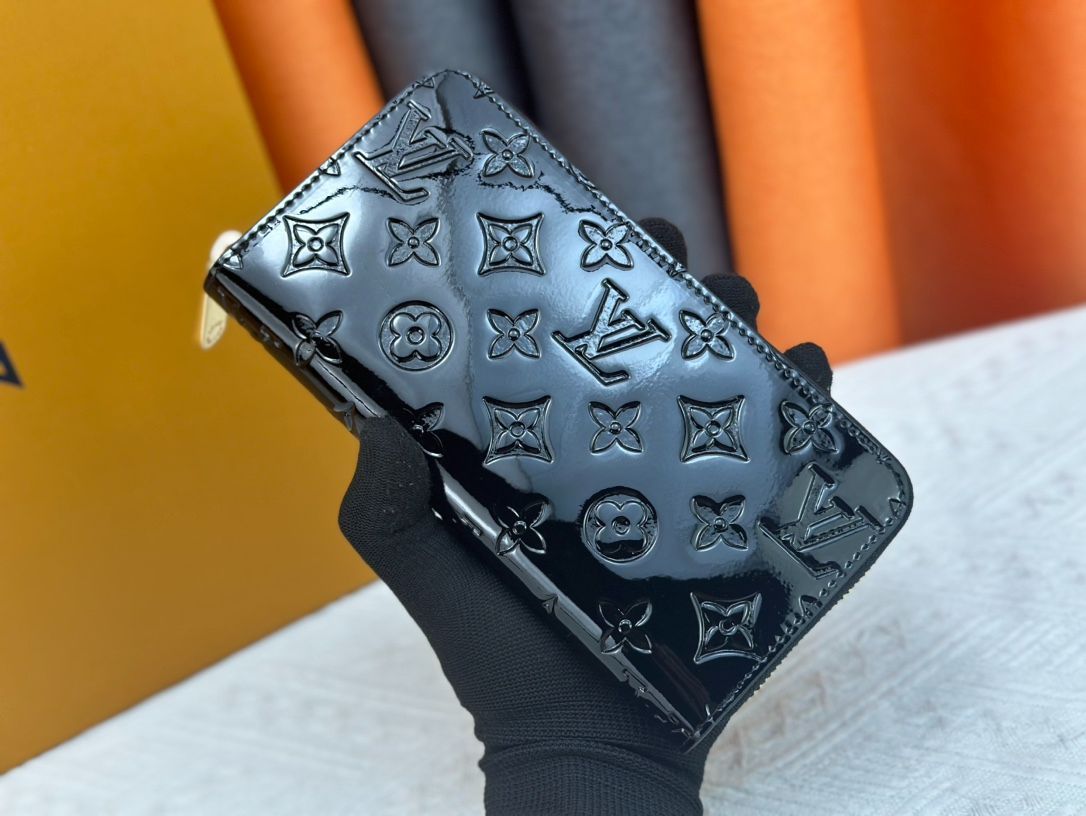 【本日限定特価】ルイ・ヴィトン ジッピー ラウンドファスナーウォレット 19×10cm 漆皮光面エンボス ※こちらの商品は海外製の並行輸入品です。 [本日特価|新品未使用品]