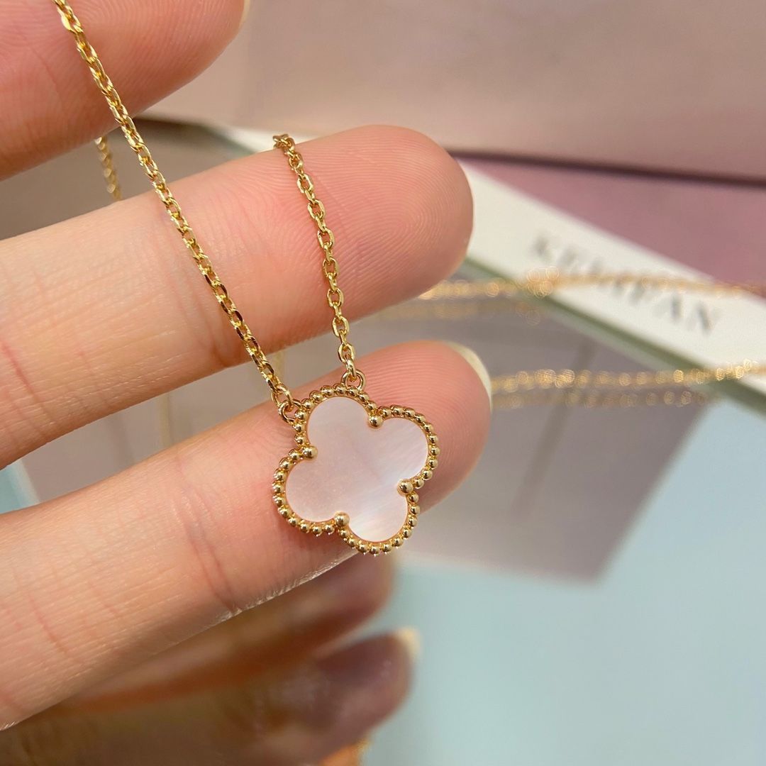 マジック アルハンブラ ペンダント、ピンク マザーオブパール、ヴァン クリーフ&アーペル Van Cleef & Arpels VCARN32200｜本日限定特価｜新品未使用
