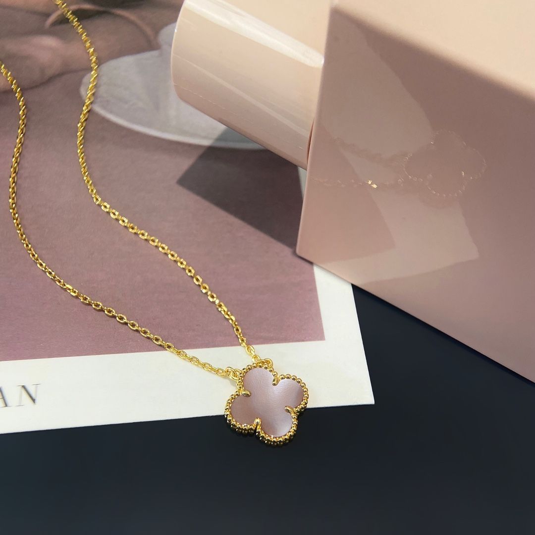 マジック アルハンブラ ペンダント、ピンク マザーオブパール、ヴァン クリーフ&アーペル Van Cleef & Arpels VCARN32200｜本日限定特価｜新品未使用