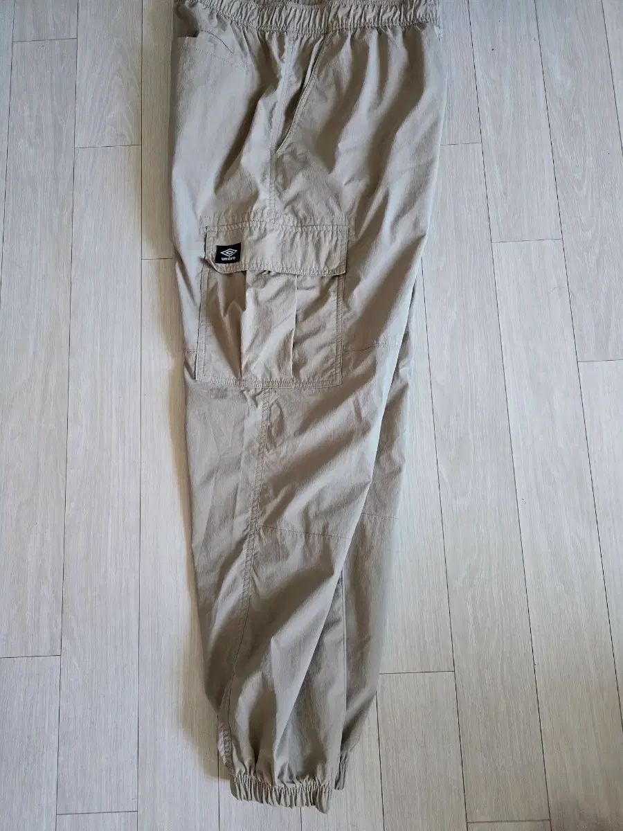 アンブロ 軽量ナイロン カーゴパンツ XL
