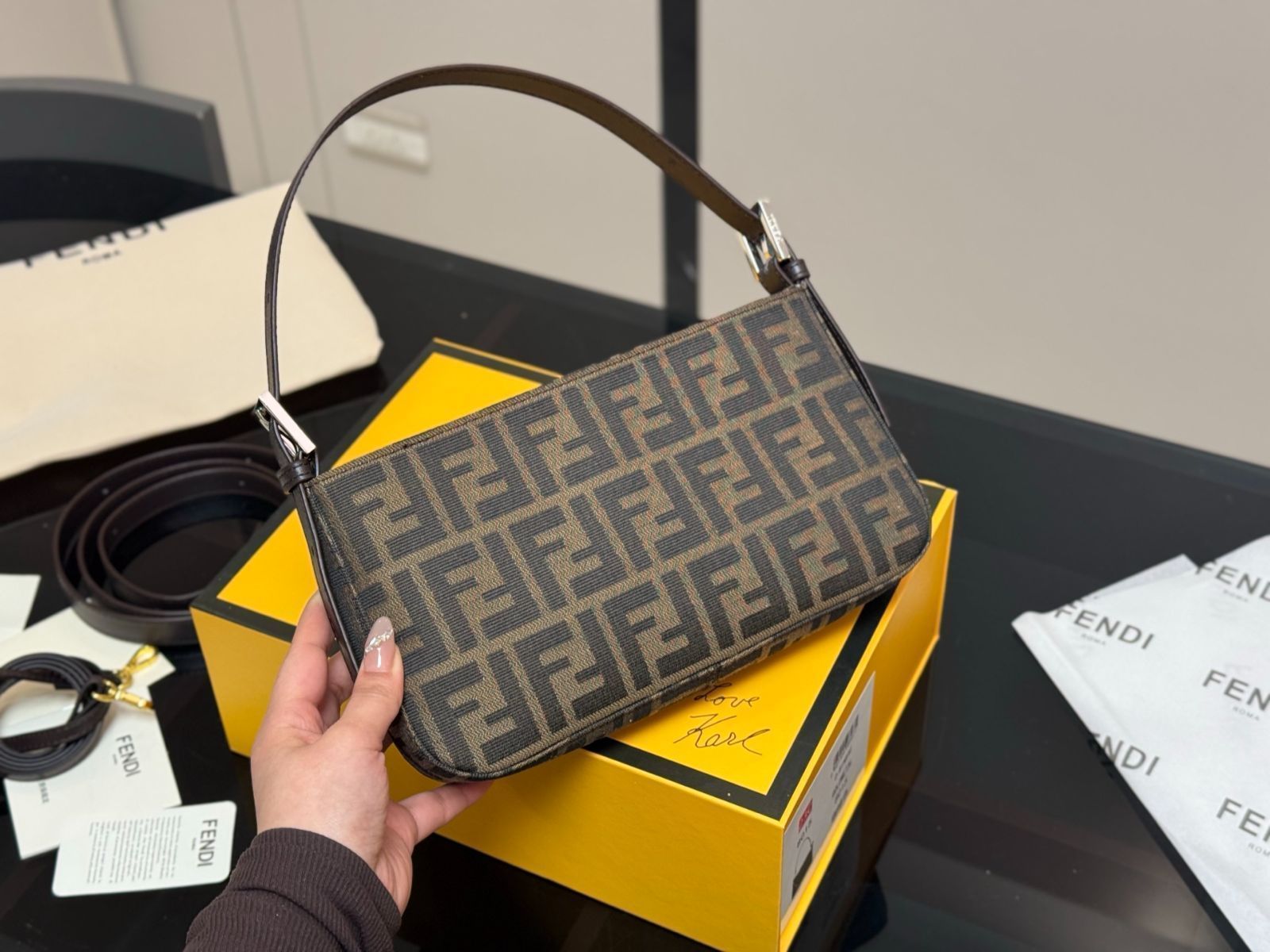 【今日特価】Fendi Large Mahjong Bag フェンディ ラージ マージョンバッグ-MM輸入